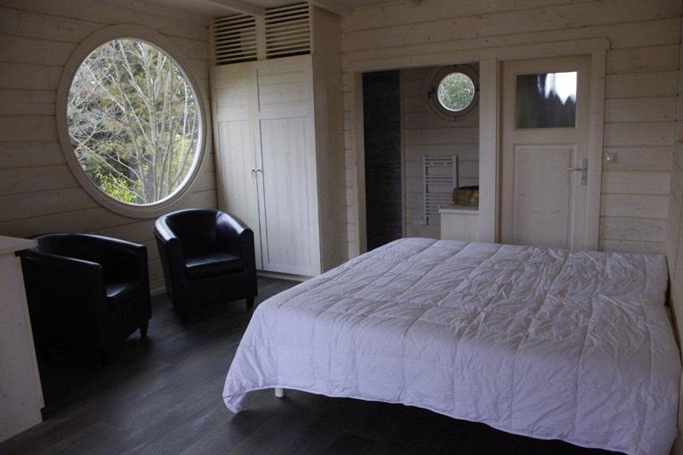 chambre d'une maison en bois