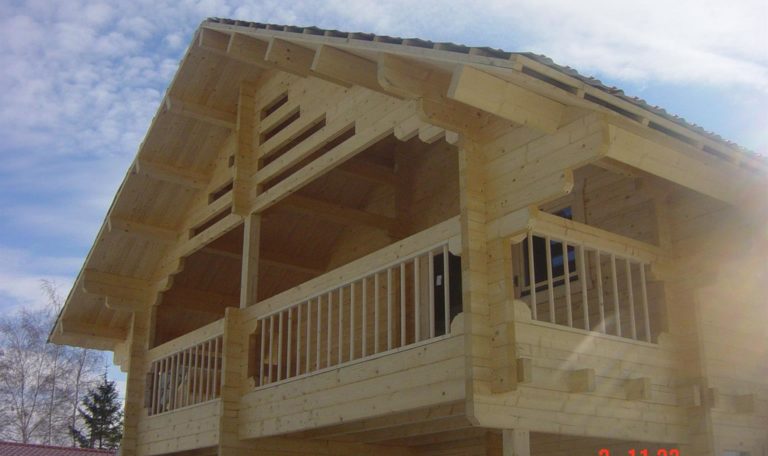 joli chalet en bois tout équipé clé en main avec mezzanine 